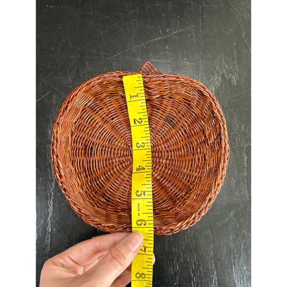 Vintage- Woven wicker tray basket- 7x6x2" Apple Shaped- teacher cottagecore - Picture 3 of 6